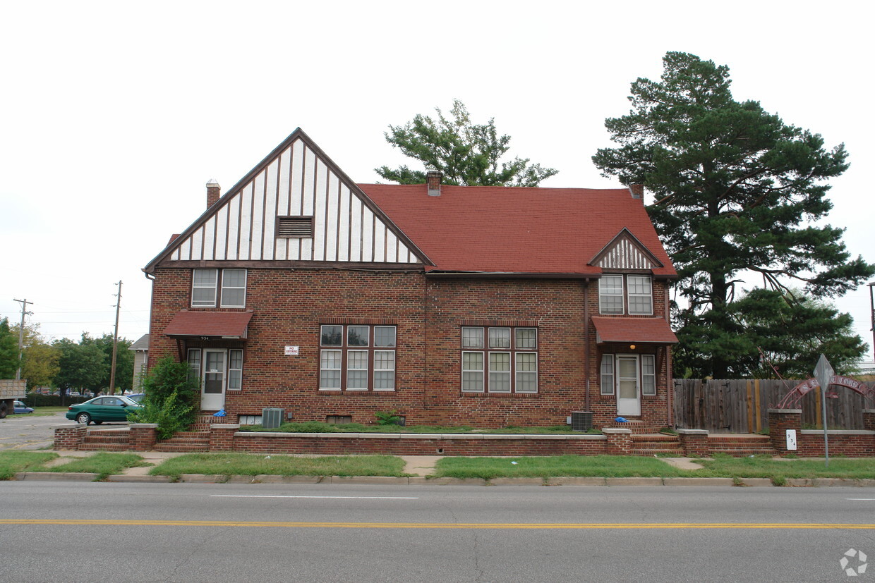 Primary Photo - 938 N Broadway St