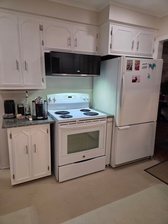 Building Photo - 240 7th Ave