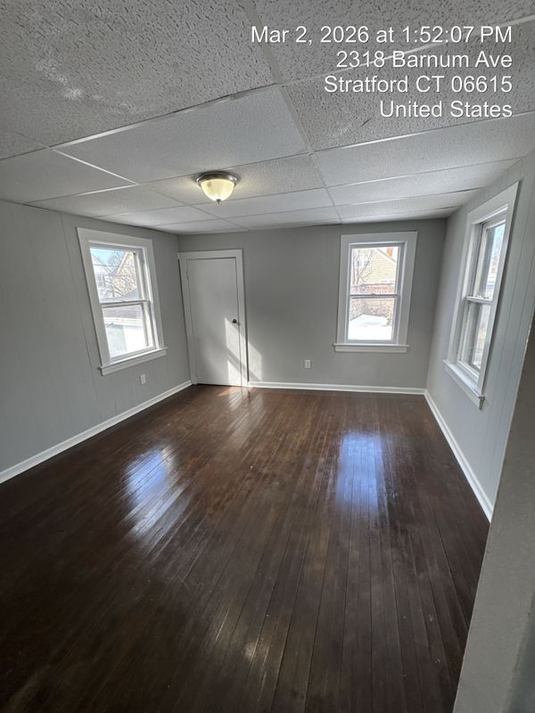 Foto del edificio - 2310 Barnum Ave