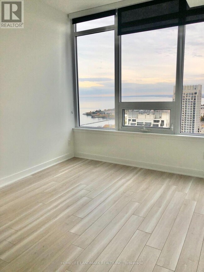 Building Photo - 19 Bathurst St