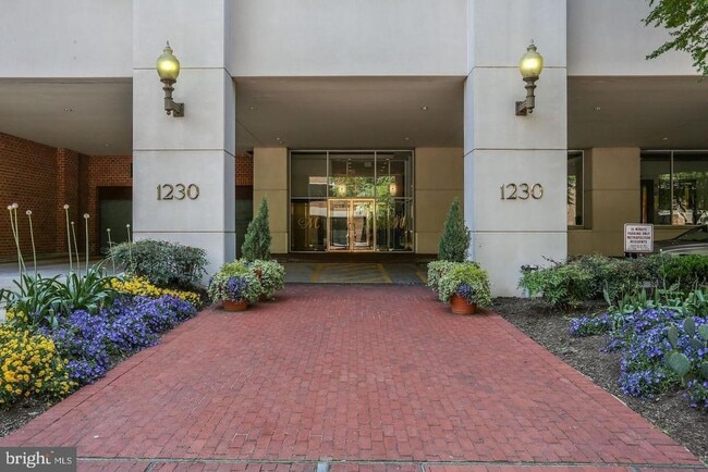Building Photo - 1230 23rd St NW