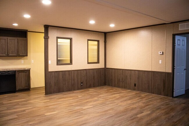 Building Photo - 1566 County Rd 610