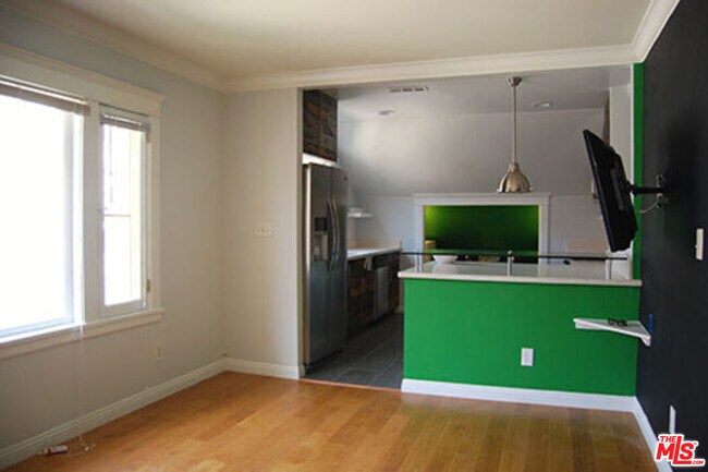 Foto del edificio - 1238 W 30th St