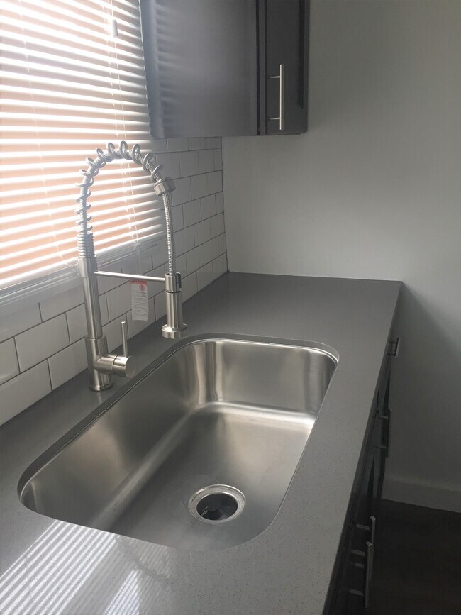 Foto del edificio - 104 N 1st St