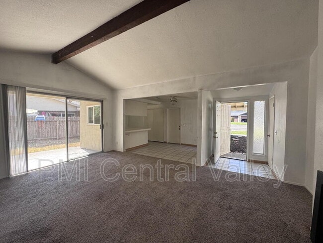 Building Photo - 1526 Silver Creek Cir