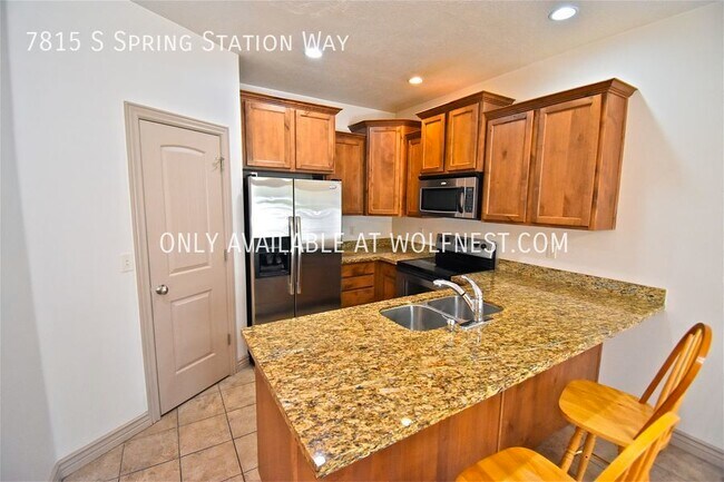 Building Photo - Stunning Midvale Townhome! No Deposit Option!