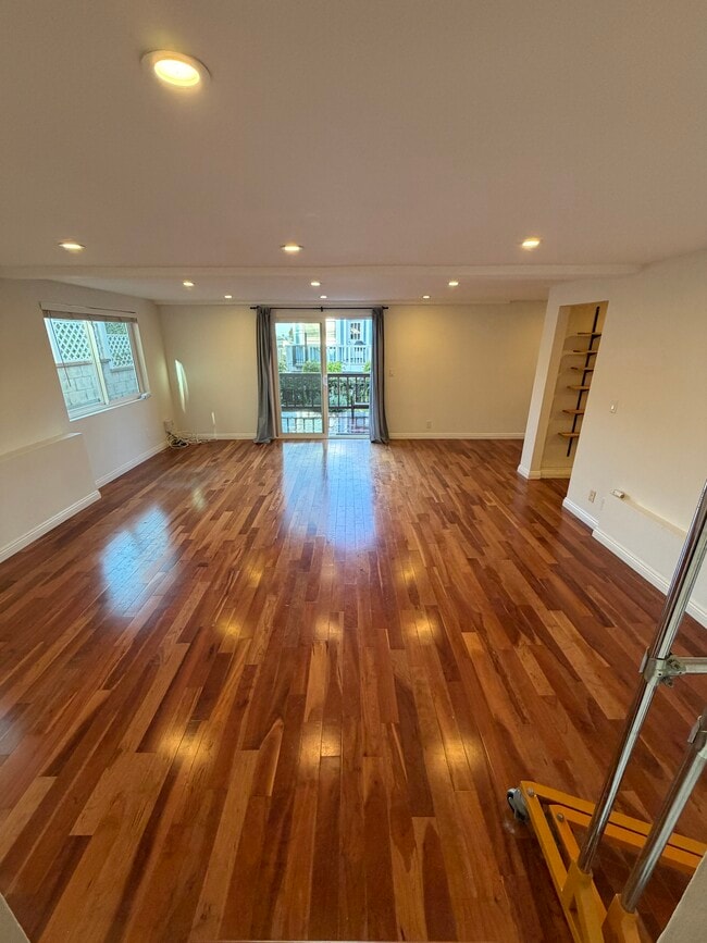 Building Photo - 511 S Gertruda Ave