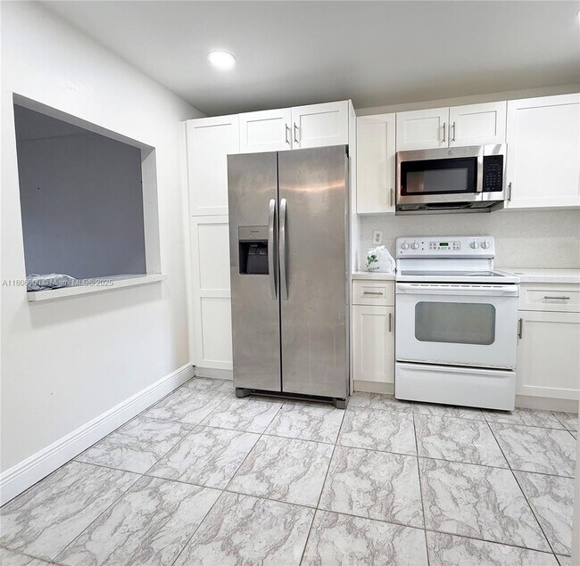 Foto del edificio - 8970 S Hollybrook Blvd