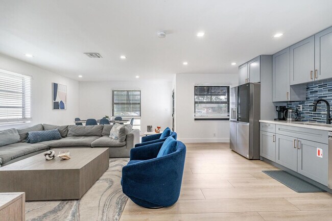 Building Photo - 825-827 Southwest 14th Street-SI FL1-ID1475658P