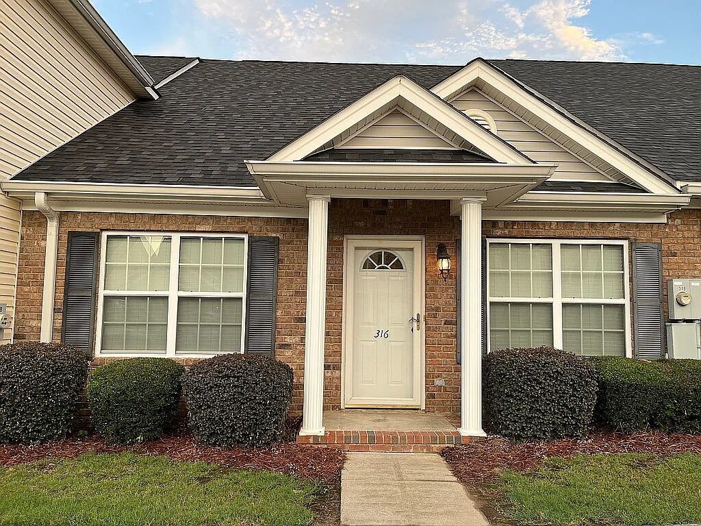 Primary Photo - 316 Hogan Way