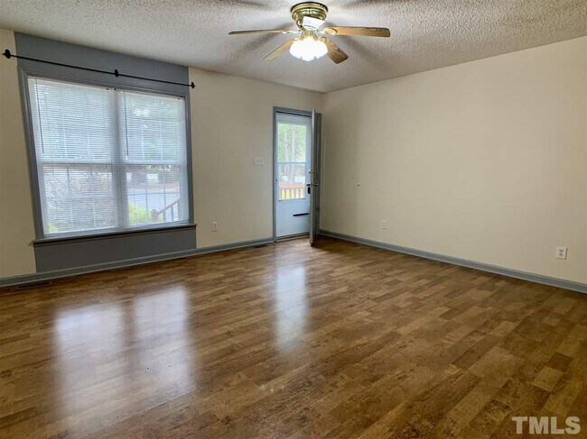 Building Photo - 314 Ivy Dr