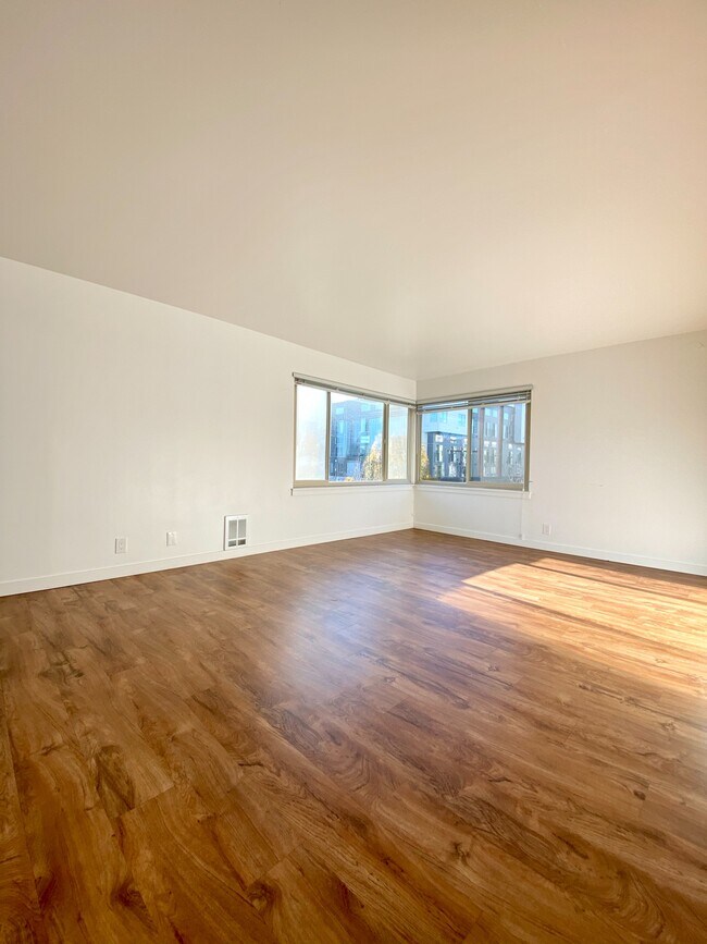 Building Photo - 848 NE 67th St