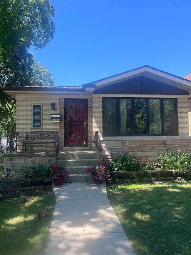 Building Photo - 5300 N Mason Ave