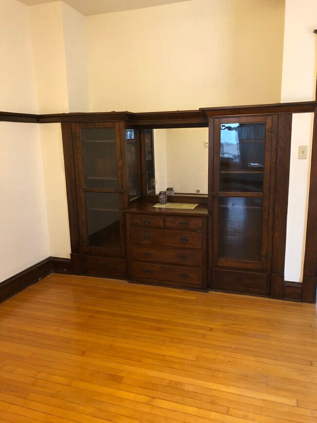 Comedor - 810 Swift Ave