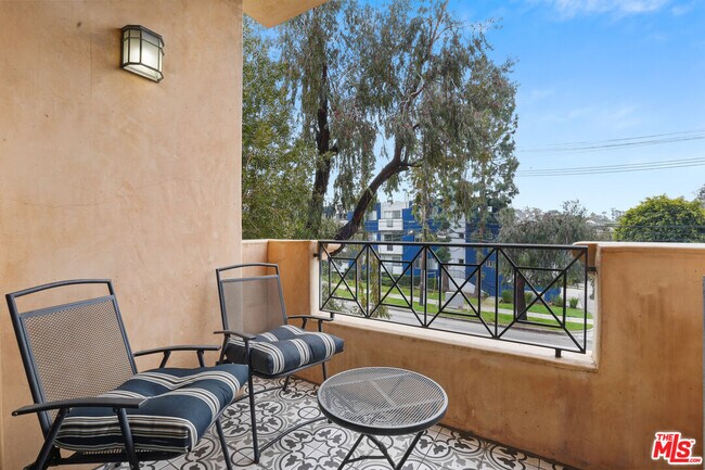 Foto del edificio - 16123 Sunset Blvd