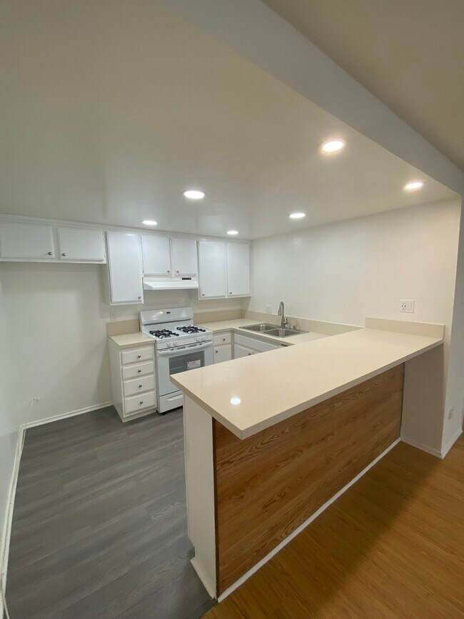 Fridge is in the open space in this photo - 13805 Moorpark St