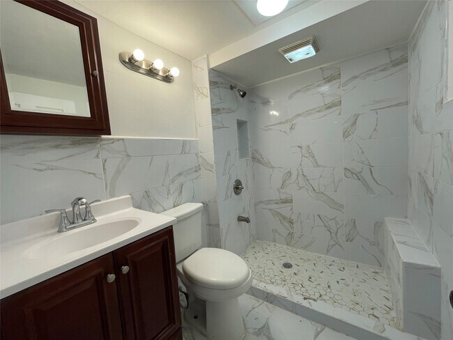 Foto del edificio - 417 Adams Ave