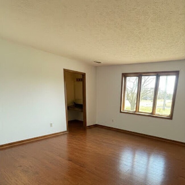 Building Photo - Spacious 3-Bedroom Ranch for Rent in Franklin, KY!