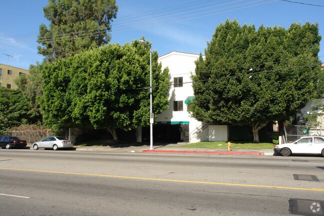 Foto del edificio - 6859 Laurel Canyon Blvd