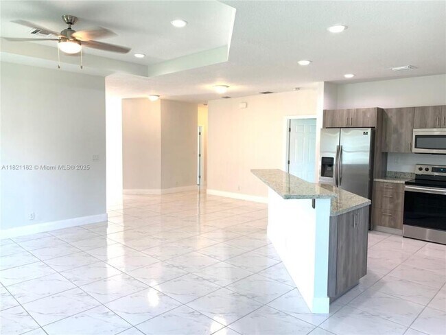 Foto del edificio - 3 bedroom in West Park FL 33023
