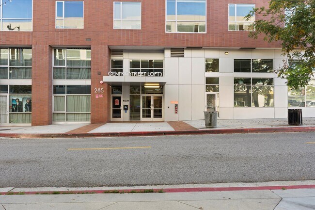 Foto del edificio - 285 W 6th St