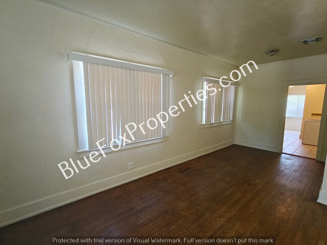 Building Photo - 827 E Helen St