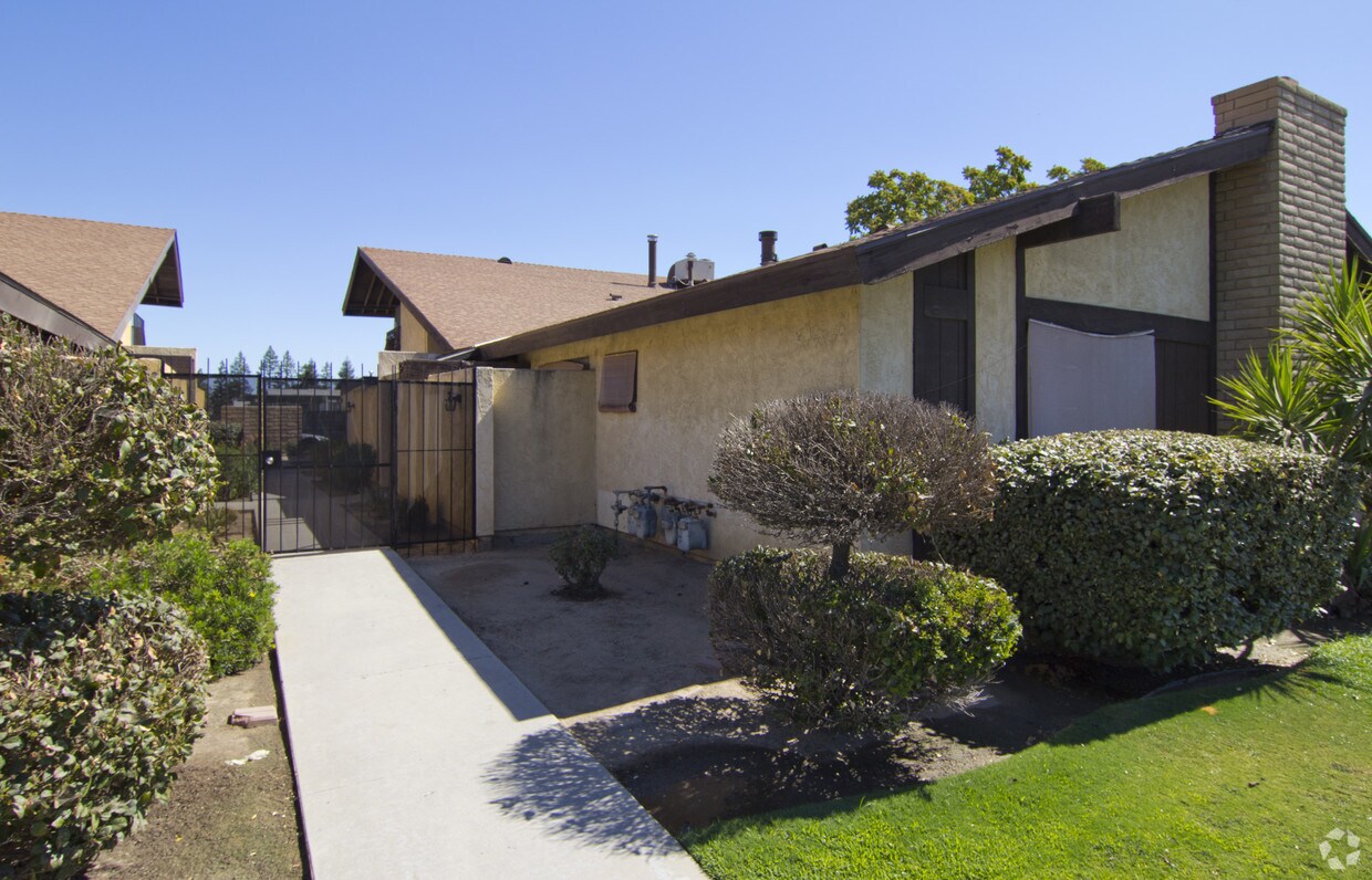 Foto del edificio - 4308 Parkwood Dr