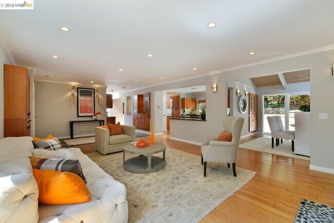 Building Photo - Spacious Sequoyah Hills Home