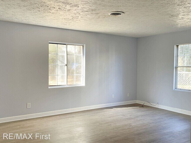Building Photo - 3 br, 1.5 bath House - 1917 Atchley Dr.