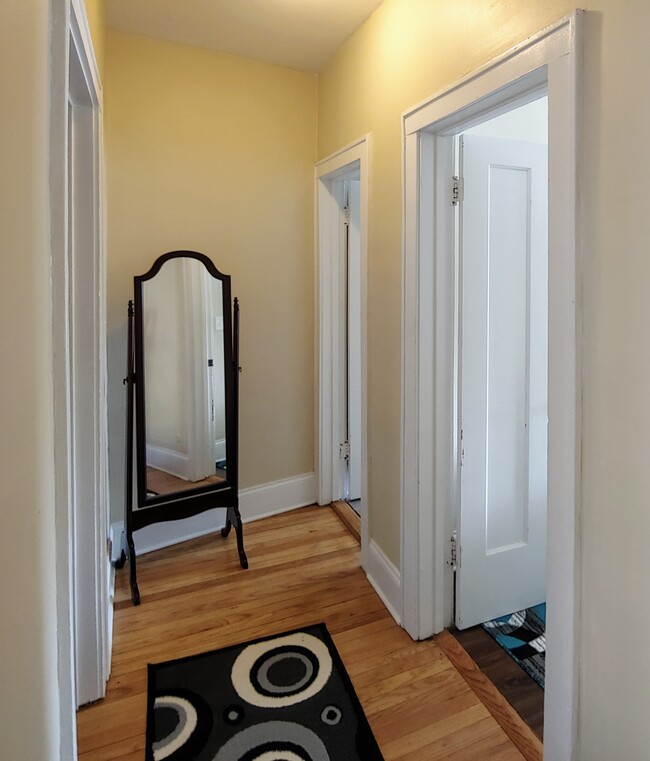 Building Photo - Modern and Spacious 2bed in Albany Park - ...