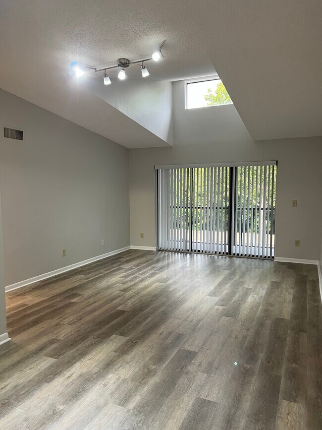 Building Photo - 8211 Sun Spring Cir