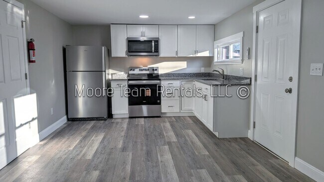 Foto del edificio - 906 White Pine Dr