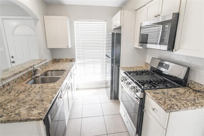 Building Photo - 9906 Randall Dr