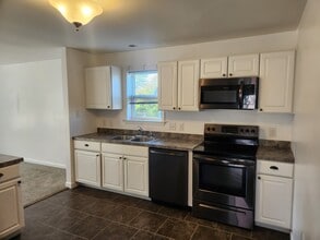 Building Photo - 81 Bay View Ave