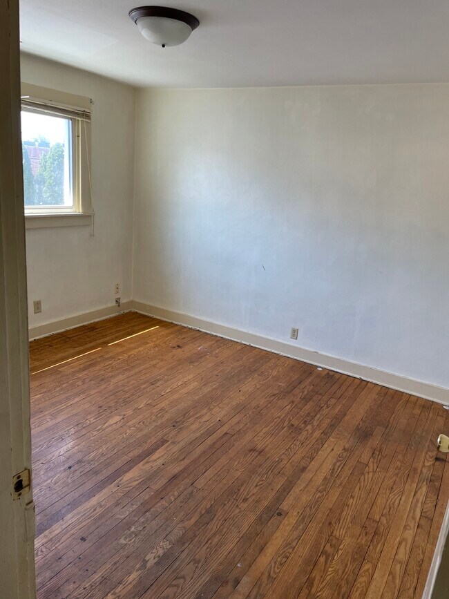 Bedroom - 312 Harrison St