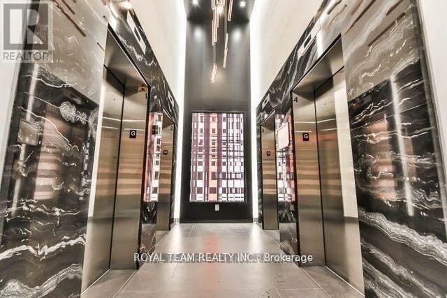 Photo du bâtiment - 318 Richmond St W