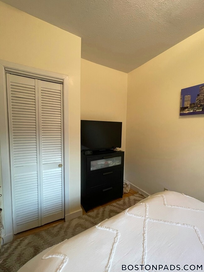 Building Photo - 70 Joy St