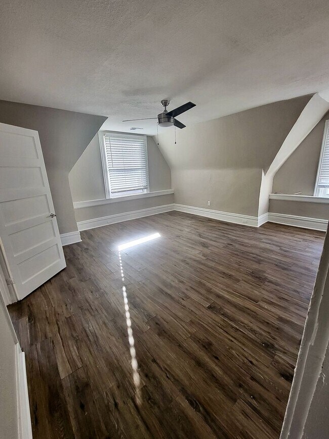 Foto del edificio - *** Amazing Shadyside Location * Renovated...