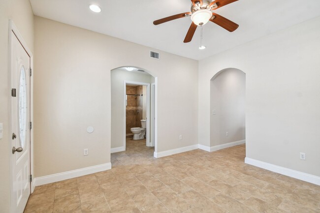 Foto del edificio - 2321 W Beach St