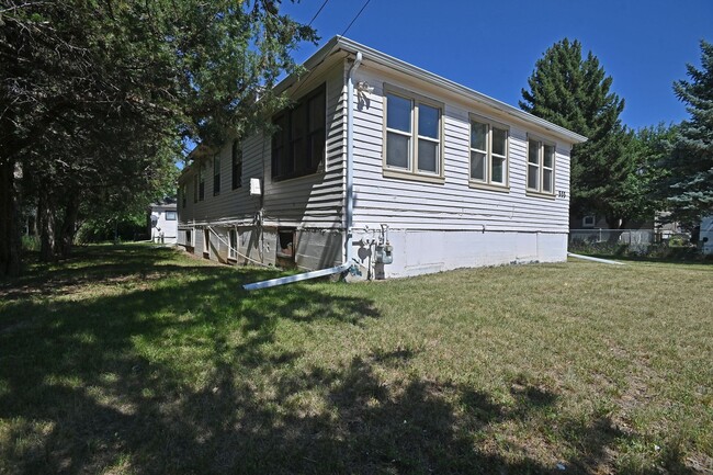 Building Photo - 555 Wyoming Ave