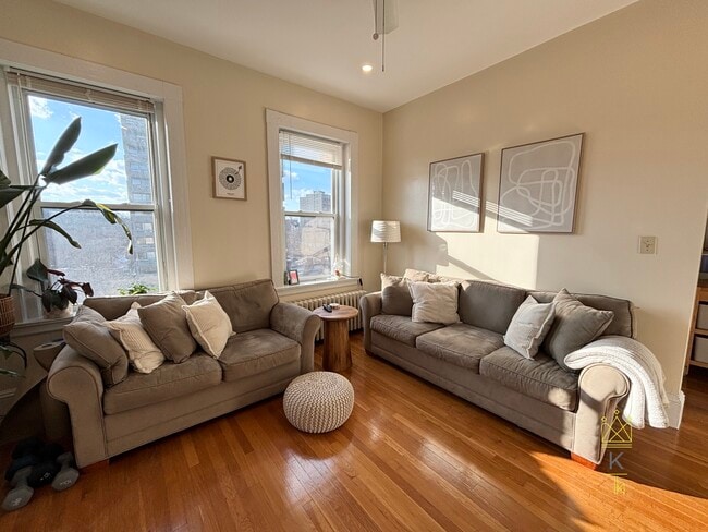 Building Photo - 1477 Beacon St