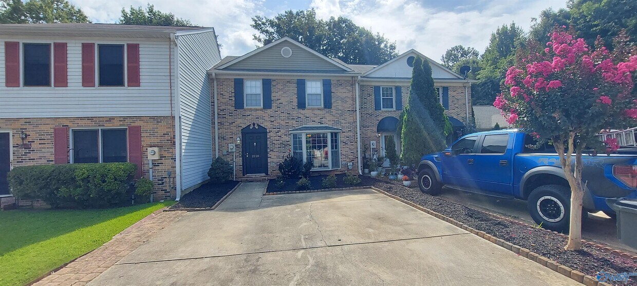 Primary Photo - 2220 Westbury Ct SW