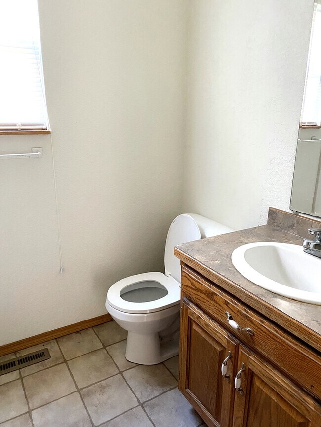 Building Photo - 4551 E Zora St