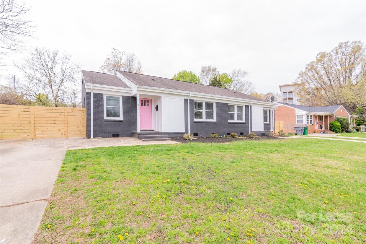 318 Hollis Rd, Charlotte, NC 28209 Condo for Rent in Charlotte, NC