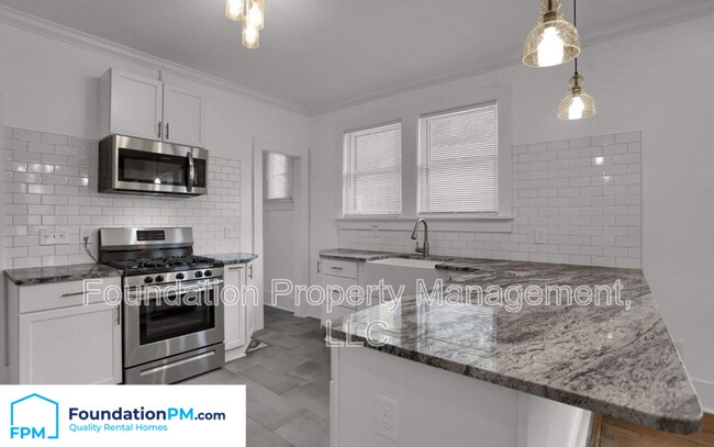 Building Photo - 930 N Evergreen St