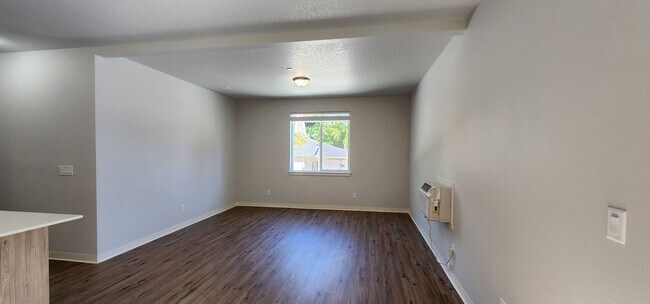Building Photo - FREE RENT - Beautiful New Construction in McMinnville