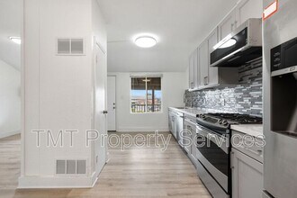 Building Photo - 1647 E 6th St