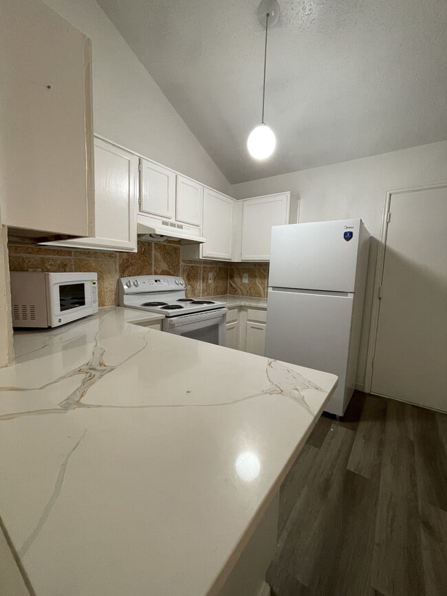 Building Photo - 2730 Mud Lake Dr