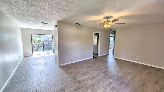 Building Photo - 9216 E Highland Pines Blvd