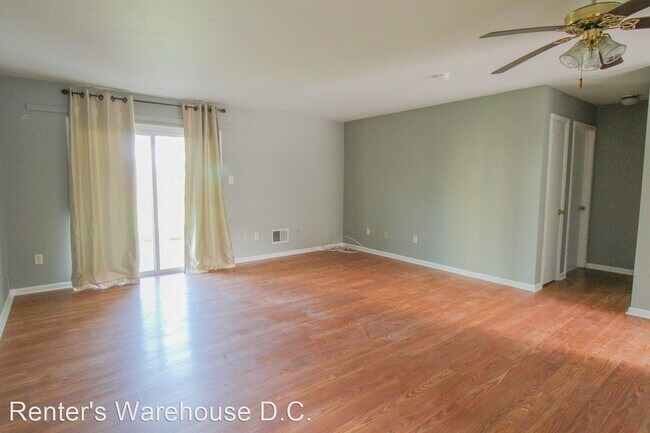 Building Photo - 2 br, 1 bath House - 6160 Strasburg Drive ...